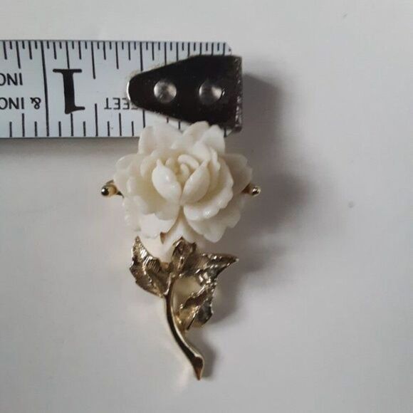 Vintage White Rose Gold Tone Small Brooch - Picture 5 of 6